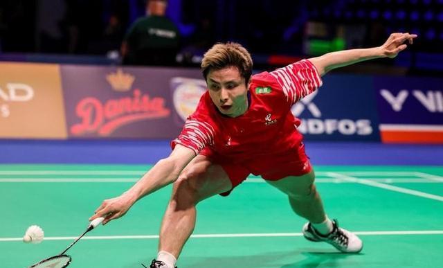 艰难拿下首 艰难拿下首