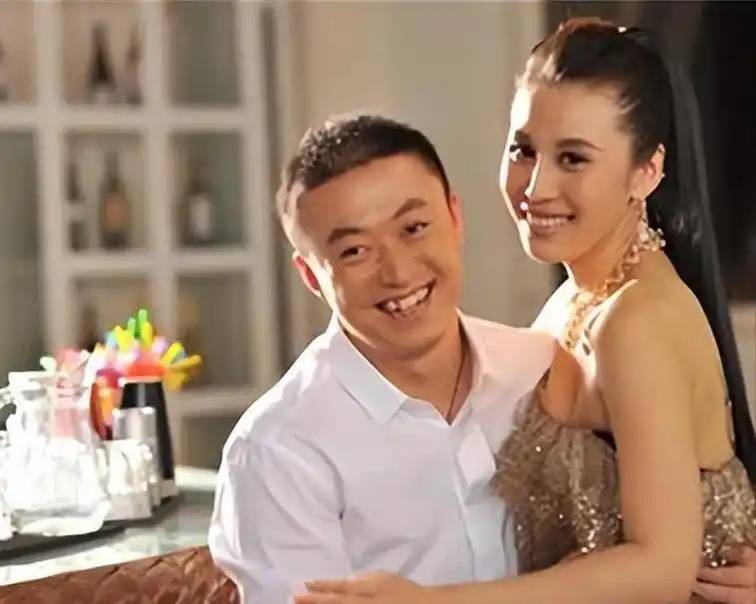 而在同年, 闹上了法庭, cente 而在同年, 闹上了法庭, cente