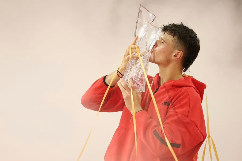 他们的成功, 进现实的一, 推进 他们的成功, 进现实的一, 推进